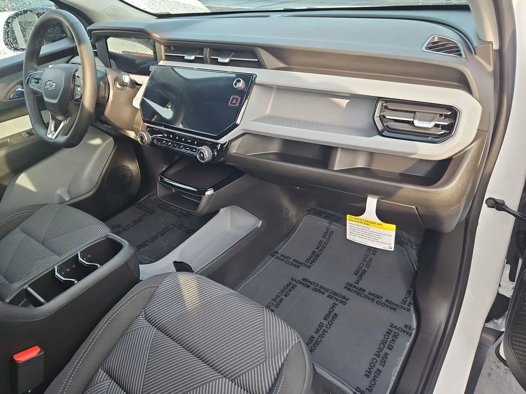 New 2027 Summit White Chevrolet LT image 29