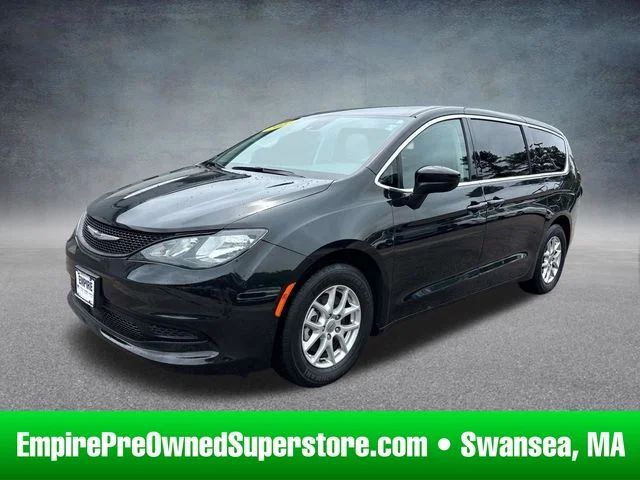2023 Chrysler Voyager LX's photo