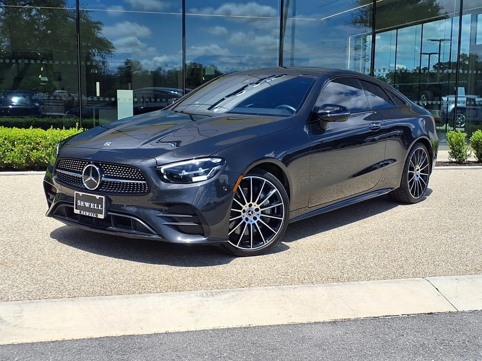 2022 Mercedes-Benz E-Class E450 Coupe's photo