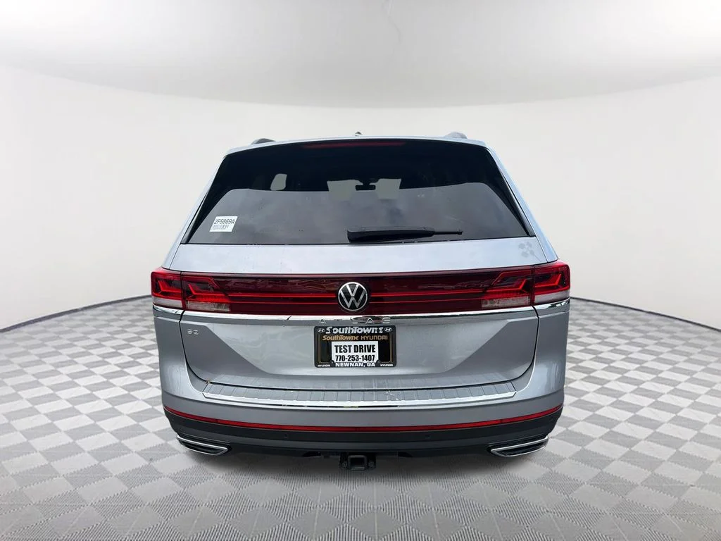 Used 2024  Volkswagen 2.0T SE w/Technology image 6