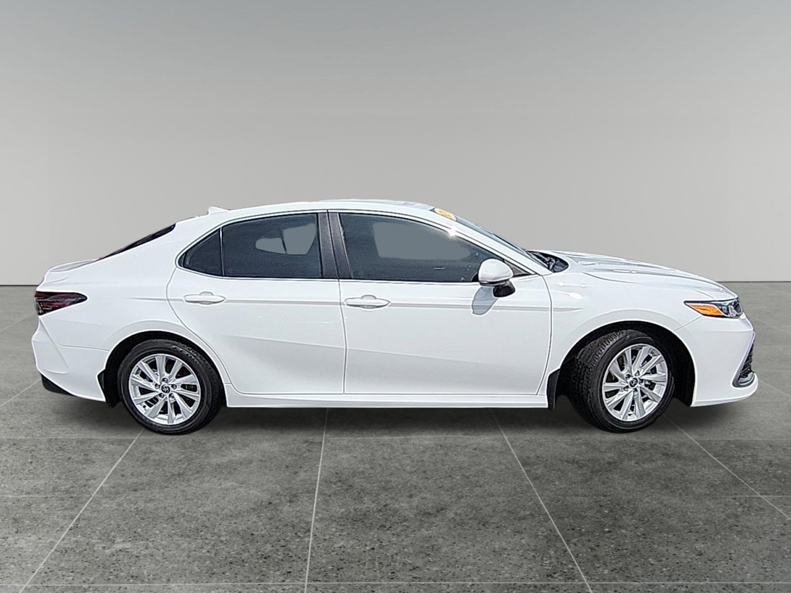 2024 Toyota Camry LE - Photo 8