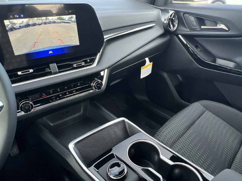 2027 Chevrolet Equinox LT - Photo 26