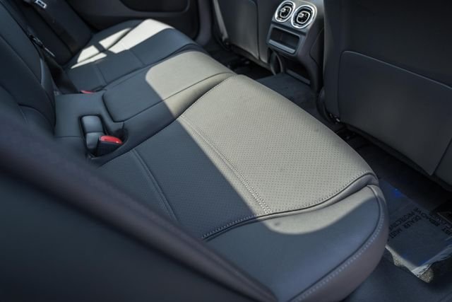 New 2026  Mercedes-Benz C 300 image 32