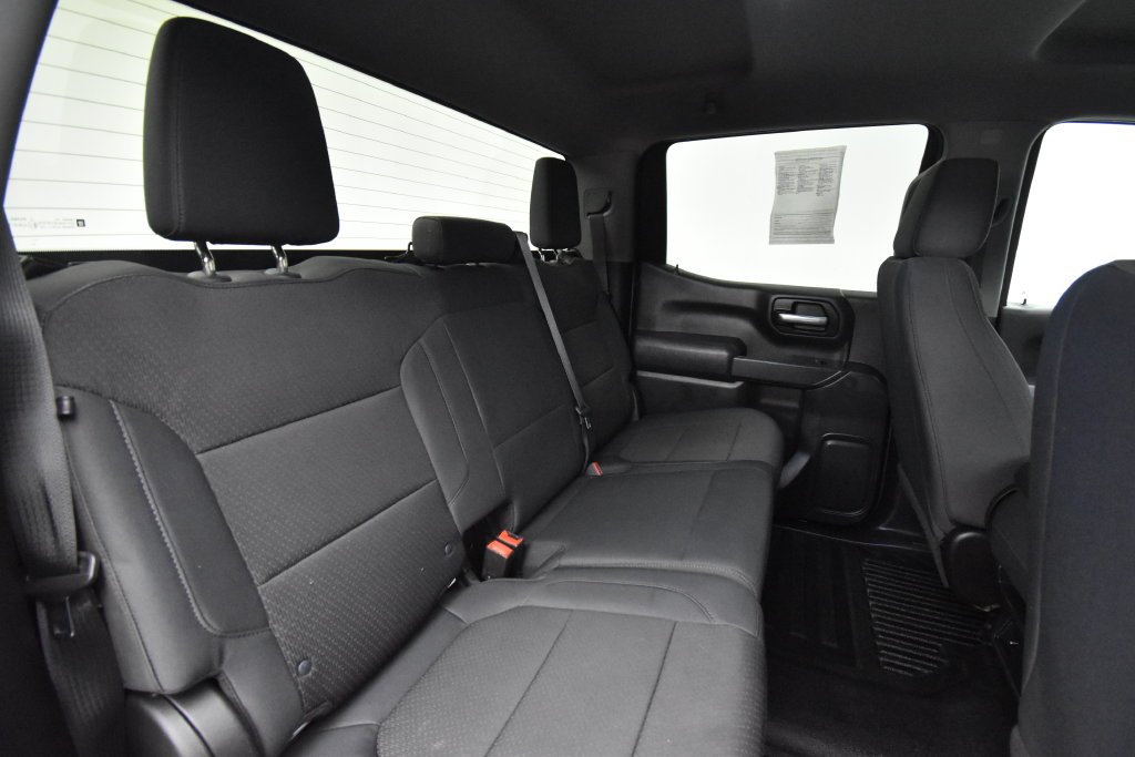 Used 2019 White GMC Base image 17