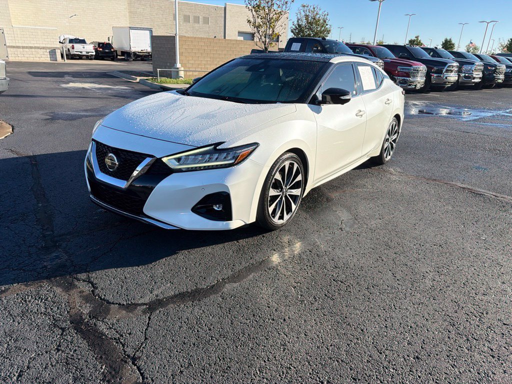 Used 2019 White Nissan SR image 3