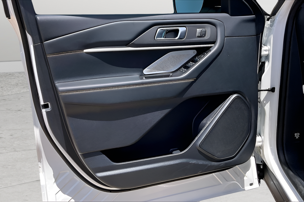 New 2026 Star White Metallic Tri-Coat Ford Tremor image 12