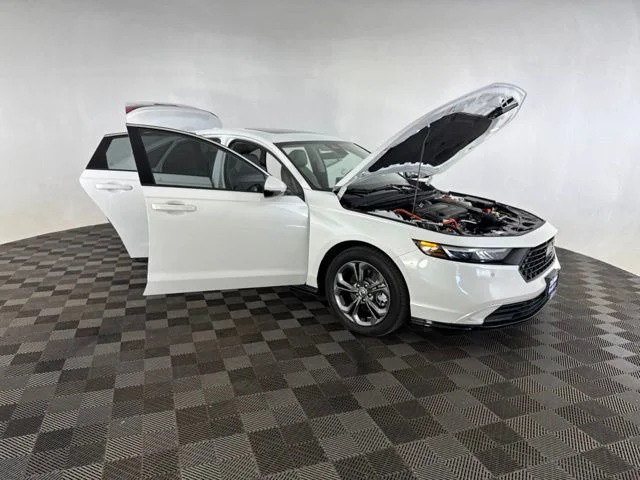 Used 2025 White Honda EX-L image 15
