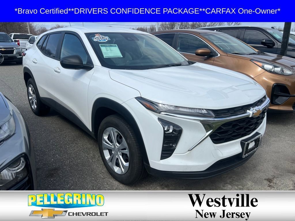 Summit White 2024 Chevrolet Trax LS FWD SUV / Crossover Front-Wheel Drive