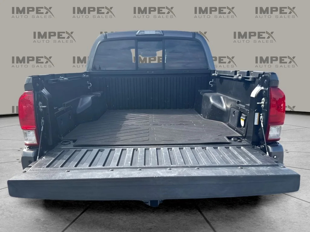Used 2016  Toyota SR5 image 17