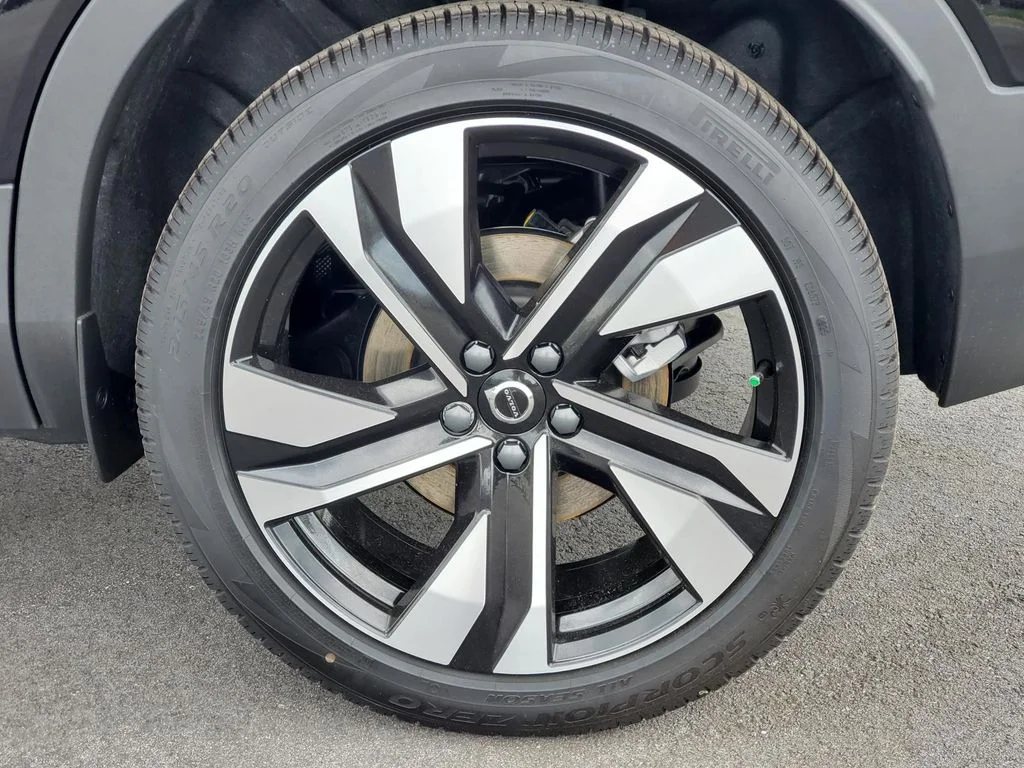 2026 Volvo XC40 Plus - Photo 28