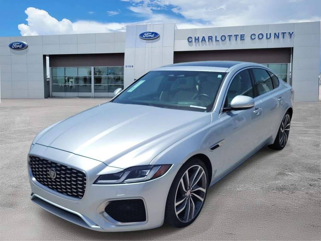Used 2022 Silver Jaguar SE image 2
