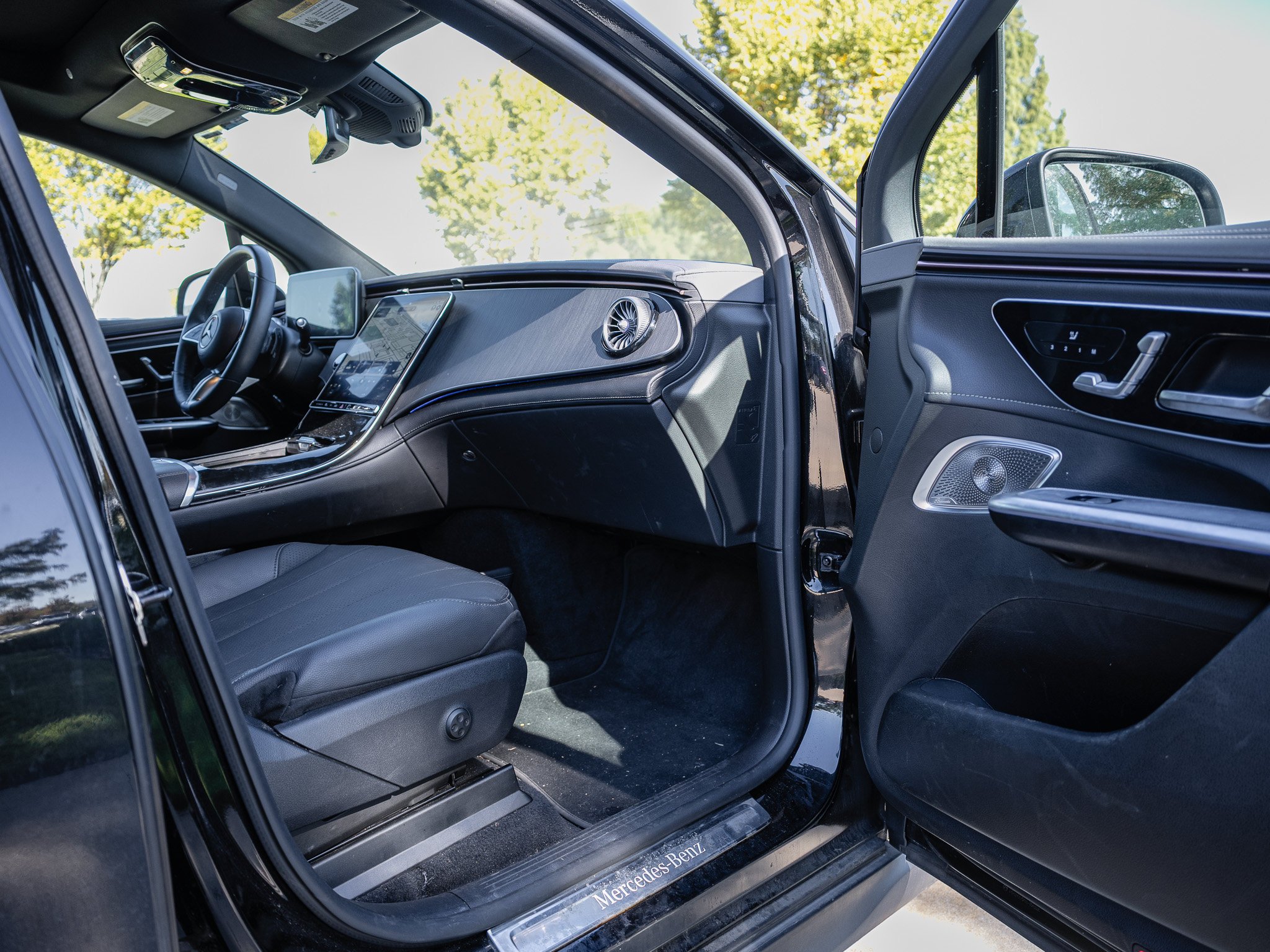 Used 2023 Obsidian Black Mercedes-Benz 350 SUV image 9