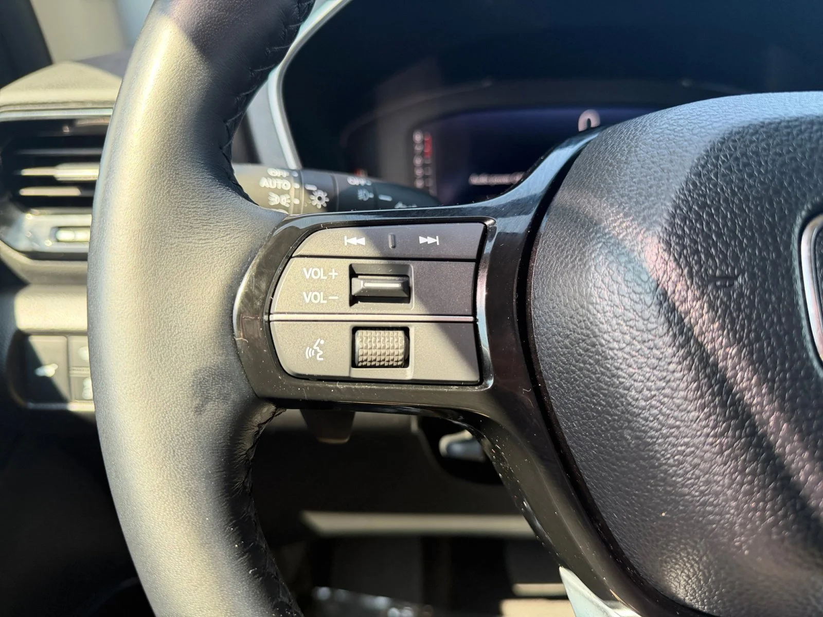 Used 2024 Sonic Gray Pearl Honda Elite image 11