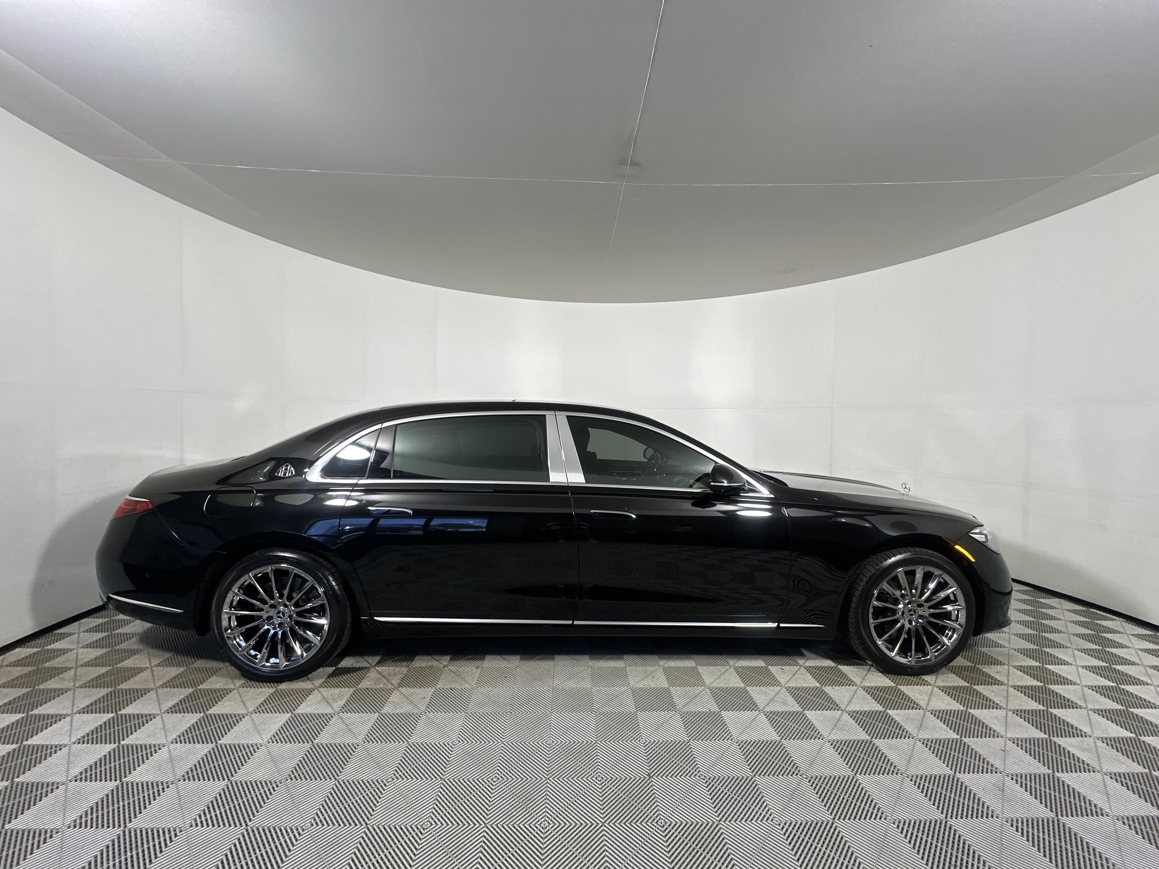 Used 2022 Black Mercedes-Benz Maybach S 580 image 8