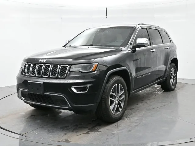 Used 2017 Diamond Black Crystal Pearlcoat Jeep Limited image 3