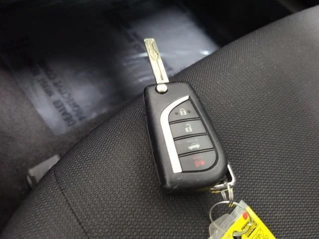 Used 2022 White Toyota LE image 29