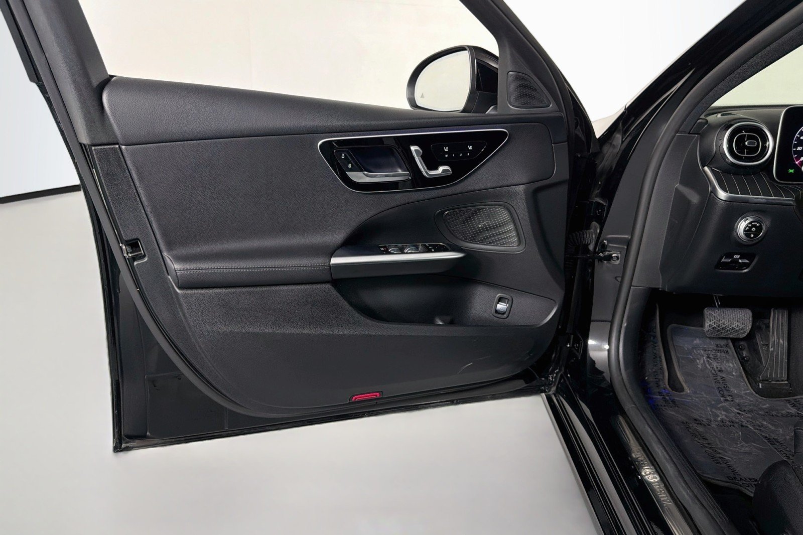 Used 2022 Black Mercedes-Benz C 300 image 21