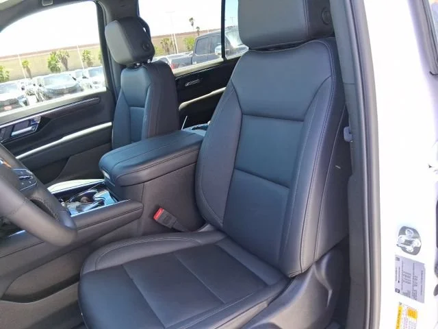 Used 2025 Summit White Chevrolet LT image 14