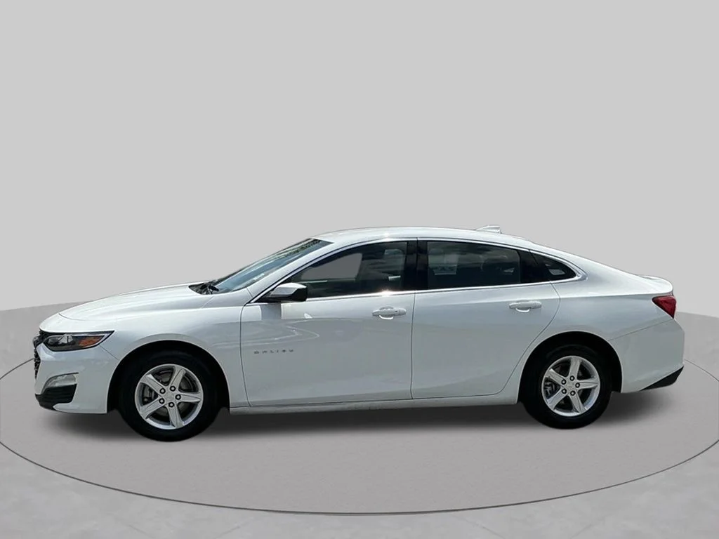 Used 2024 White Chevrolet LT image 3