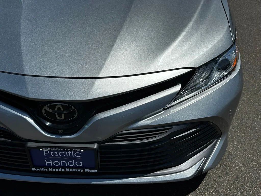 Used 2019 Silver Toyota XLE image 5