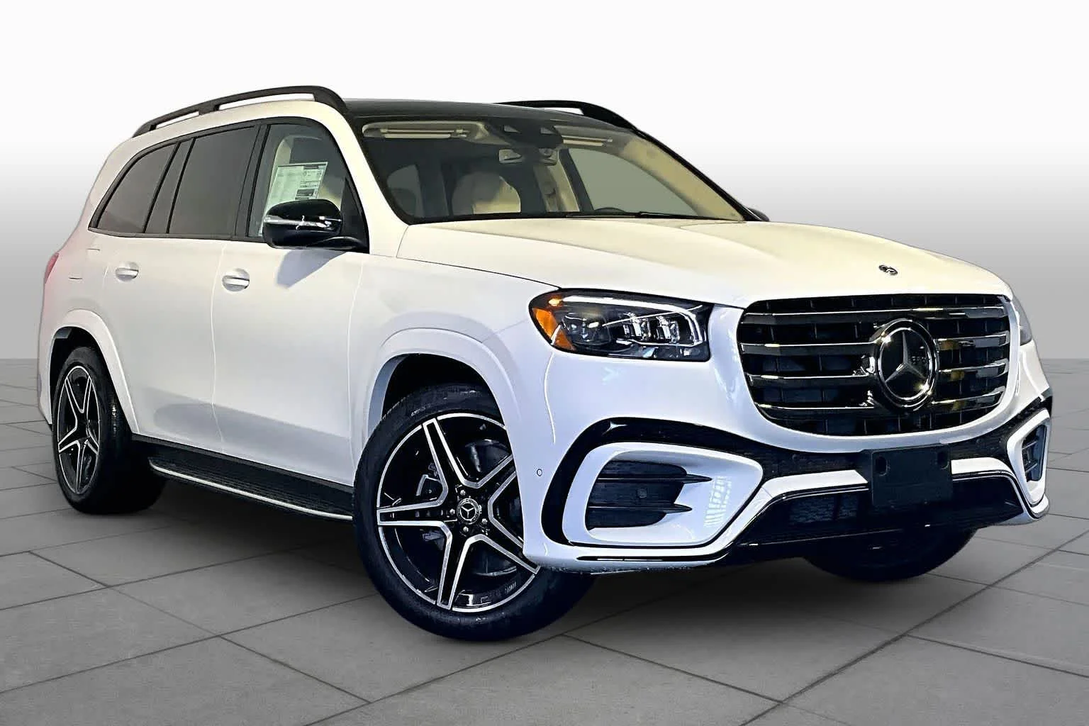 New 2026 MANUFAKTUR Moonlight White Metallic Mercedes-Benz GLS 450 image 19