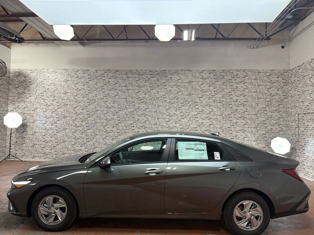 New 2026 Amazon Gray Hyundai SE image 4