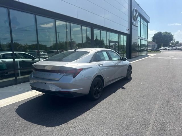 Used 2022 Shimmering Silver Pearl Hyundai SEL image 3
