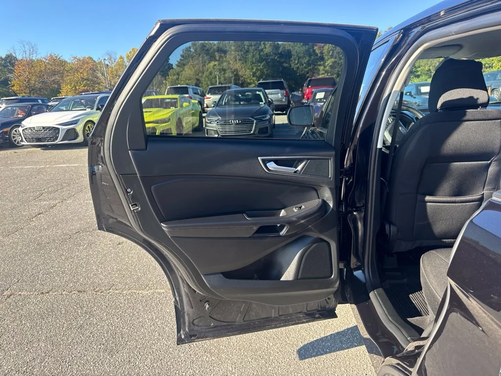 Used 2024 Black Ford SE image 26