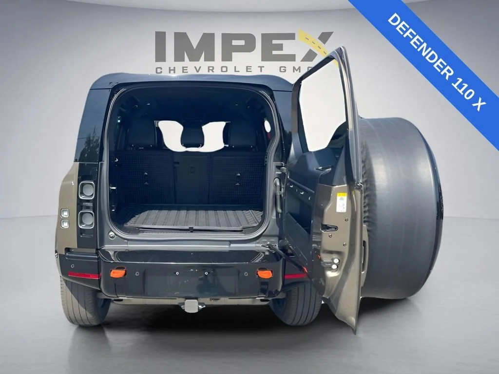 Used 2024  Land Rover X image 10