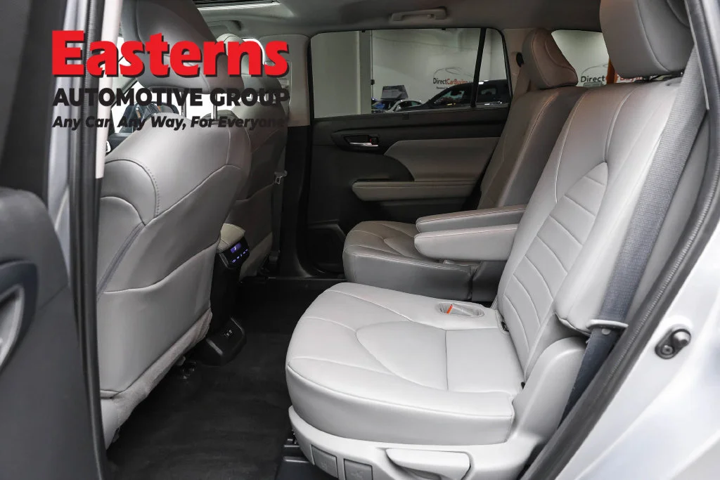 Used 2021 Silver Toyota XLE image 26