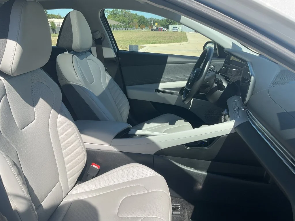 Used 2025 White Hyundai Limited image 17