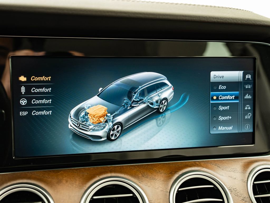 Used 2018 White Mercedes-Benz E 400 Wagon image 33