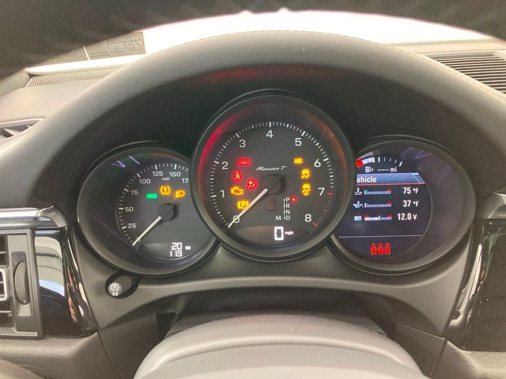 2026 Porsche Macan T - Photo 10