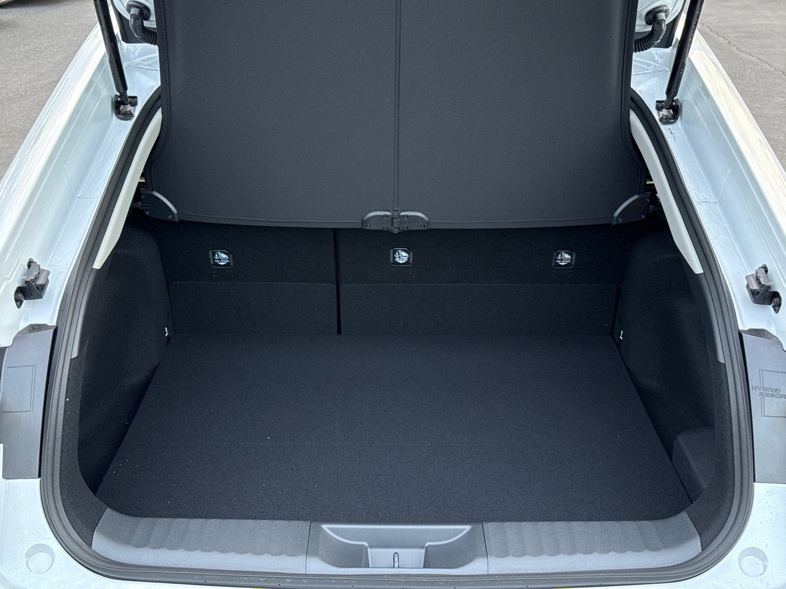 New 2026 Wind Chill Pearl <sup>1</sup> Toyota  SE image 13