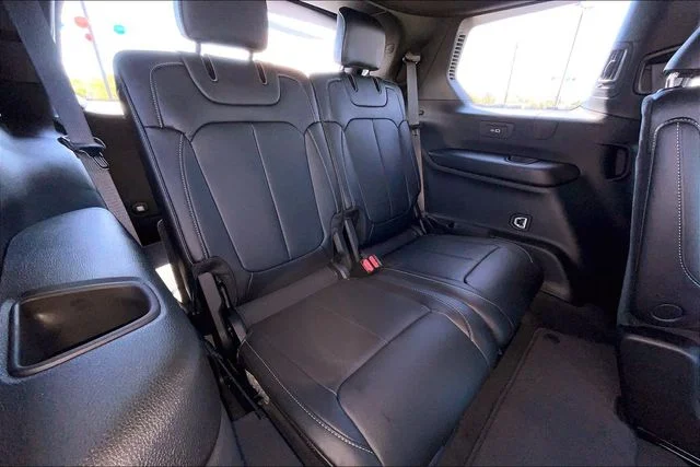 New 2026 Diamond Black Crystal Pearl-Coat Exterior Paint Jeep Limited image 28