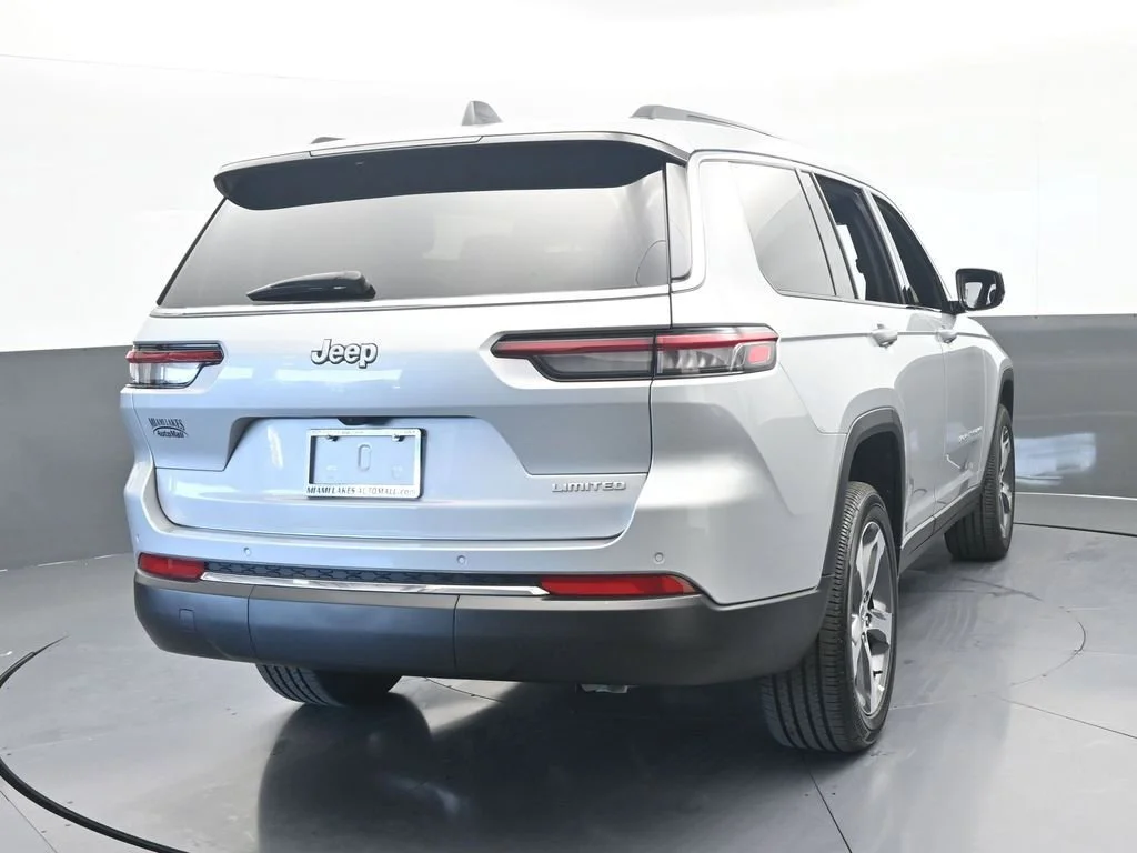 Used 2025 Silver Jeep Limited image 5