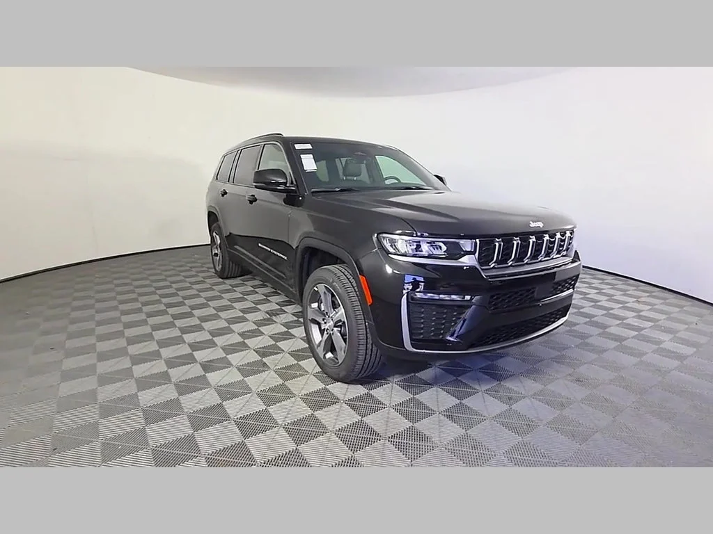 New 2026 Diamond Black Crystal Pearl-Coat Exterior Paint Jeep Limited image 39