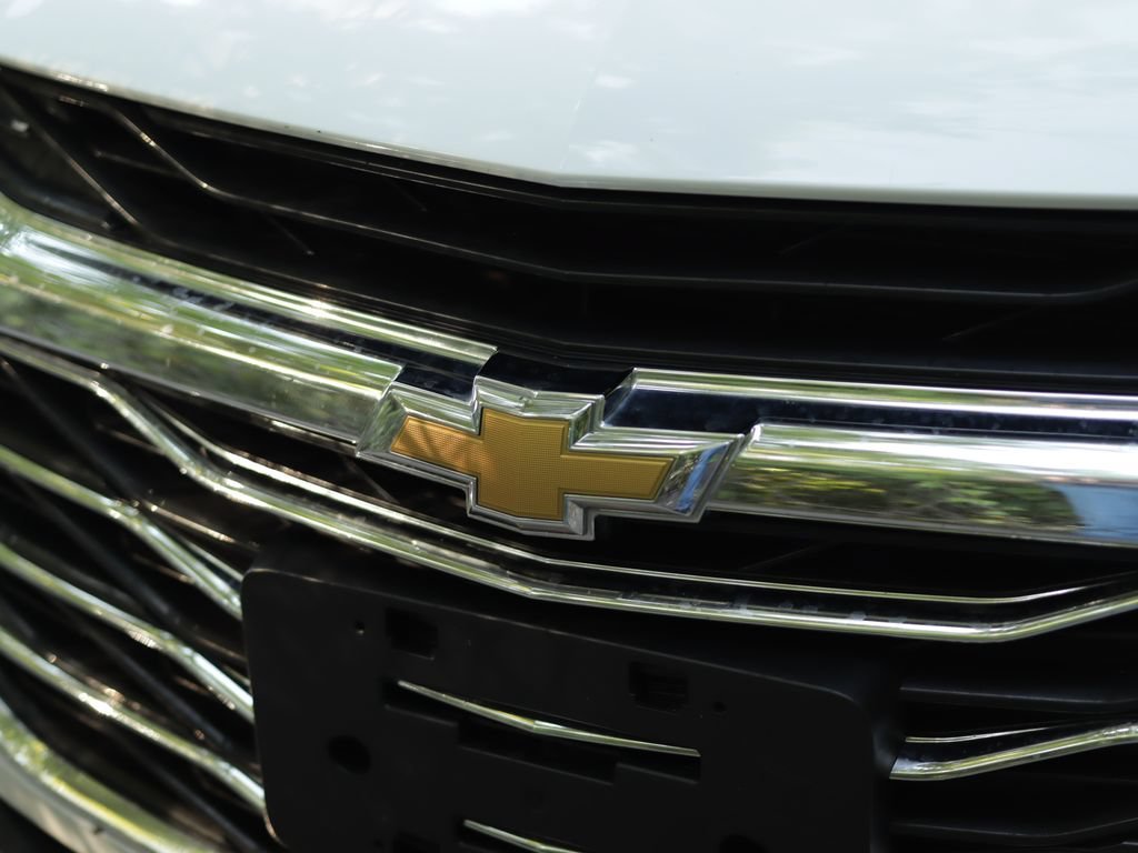 Used 2024 Summit White Chevrolet 1LT image 30