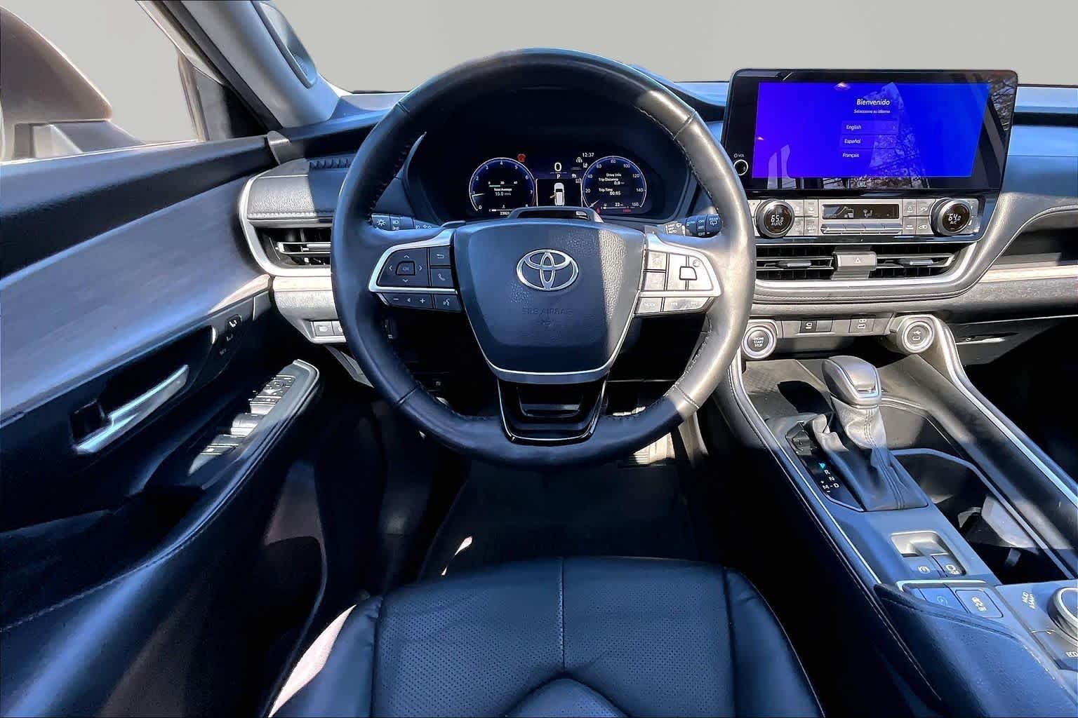 Used 2024 Coastal Cream Toyota Platinum image 5
