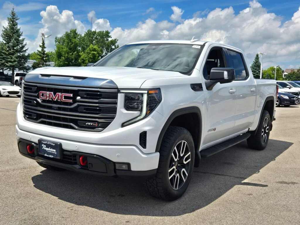 Used 2024 White GMC AT4 image 3