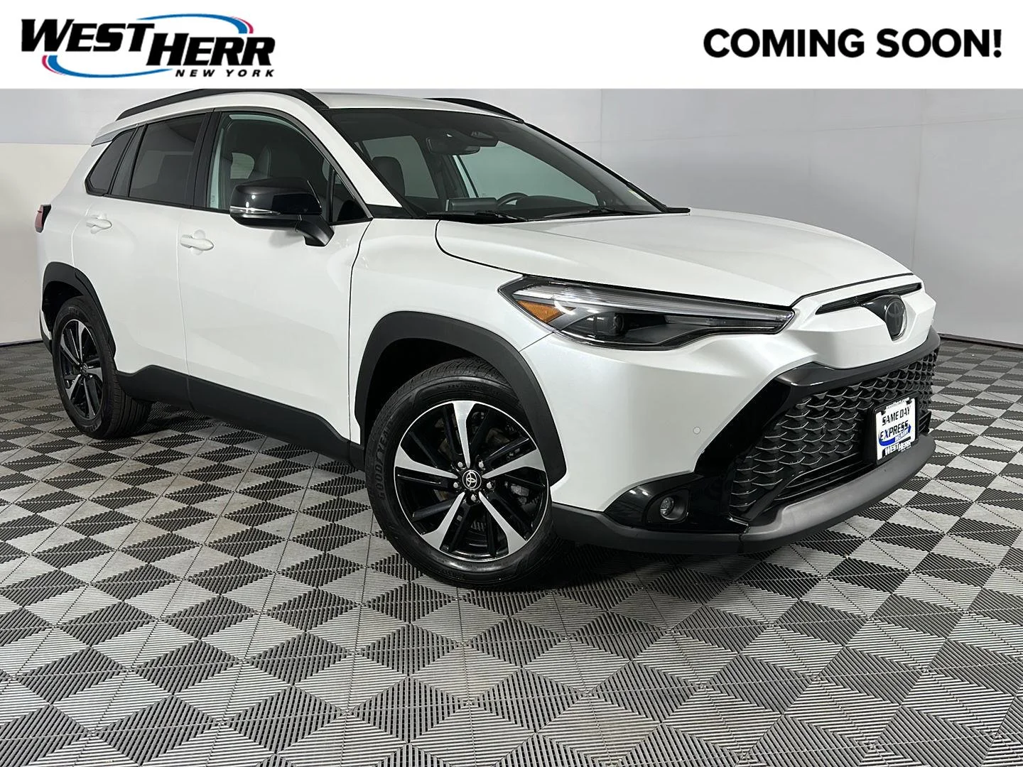 Used 2025 Wind Chill Pearl Toyota XSE image 1