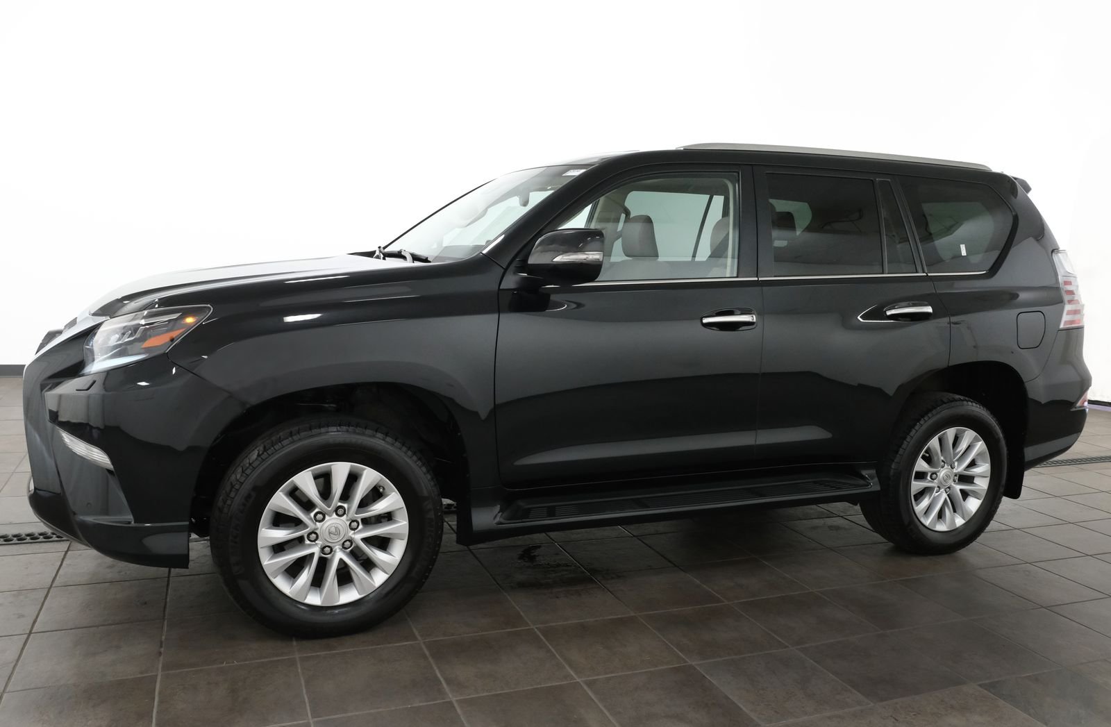 Used 2023 Caviar Lexus 460 image 2