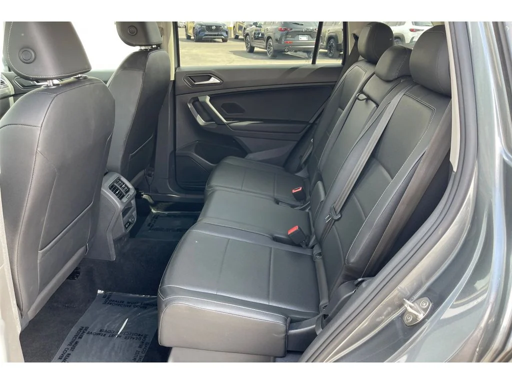 Used 2019 Platinum Gray Metallic Volkswagen SE image 15