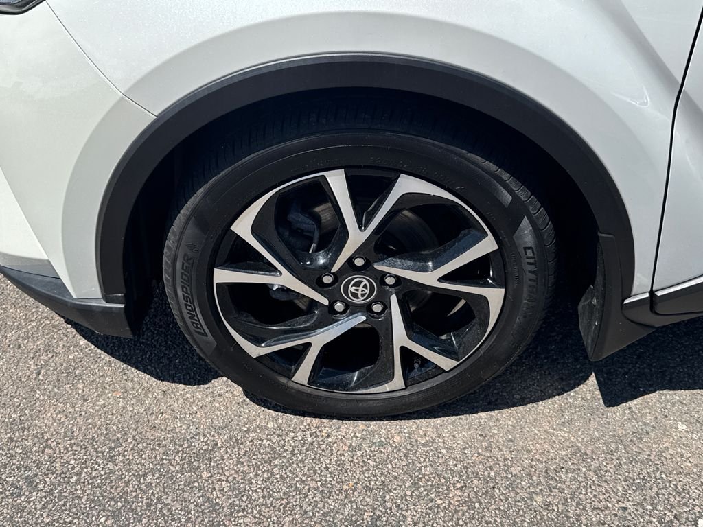 Certified Used 2020 White Toyota XLE image 38