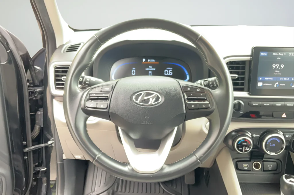 2025 Hyundai Venue SEL - Photo 19