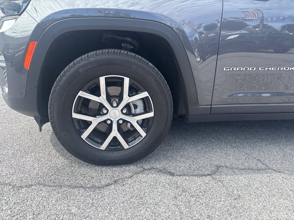 Used 2023 Gray Jeep Limited image 2