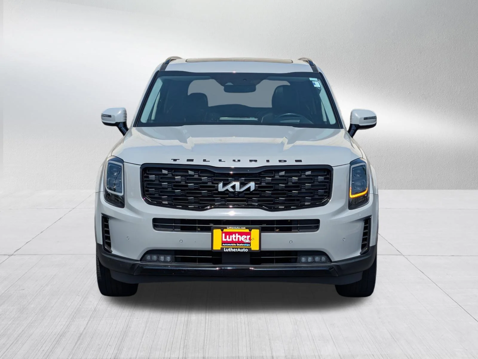 Used 2022 Kia Telluride SX with VIN 5XYP5DHC1NG283273 for sale in Minneapolis, Minnesota