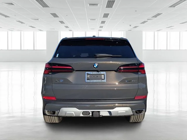 New 2026 Dravit Grey Metallic BMW sDrive40i image 5