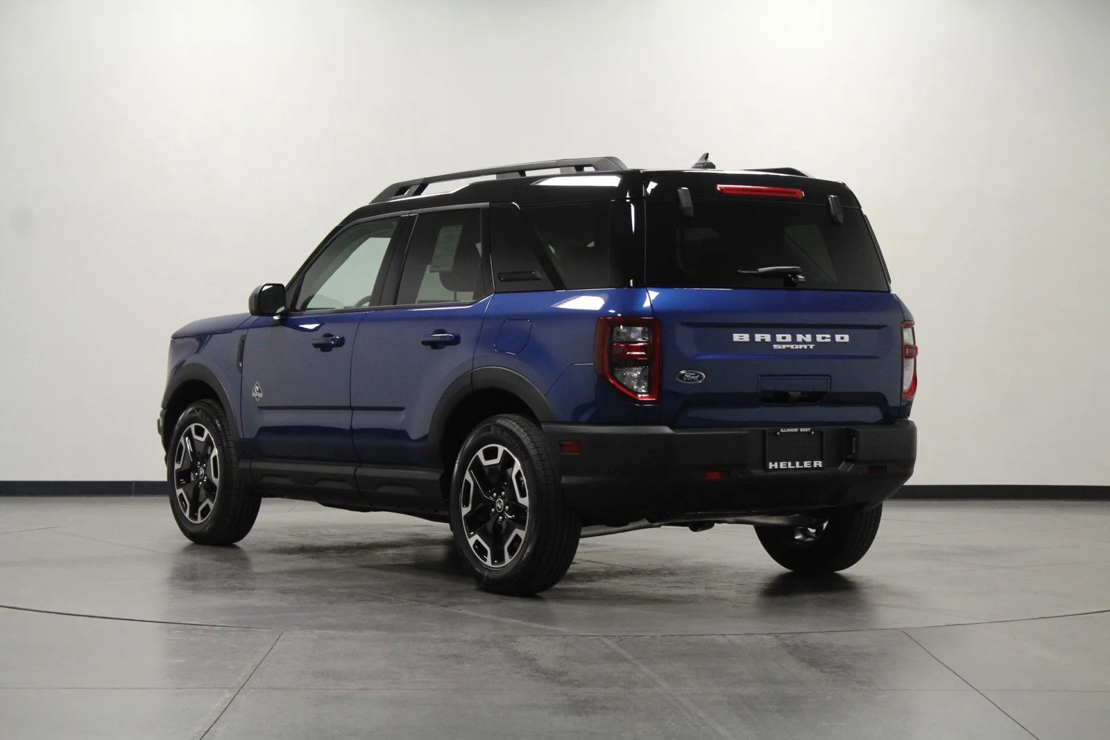 Used 2024 Atlas Blue Metallic Ford Outer Banks image 6