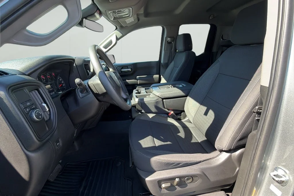 Used 2023 STERLING GRAY METALLIC Chevrolet Custom image 18